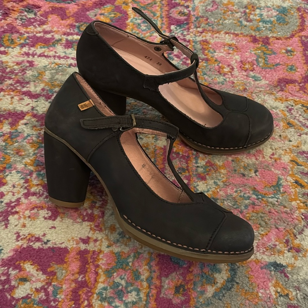 El Naturalista T Strap heels size 38